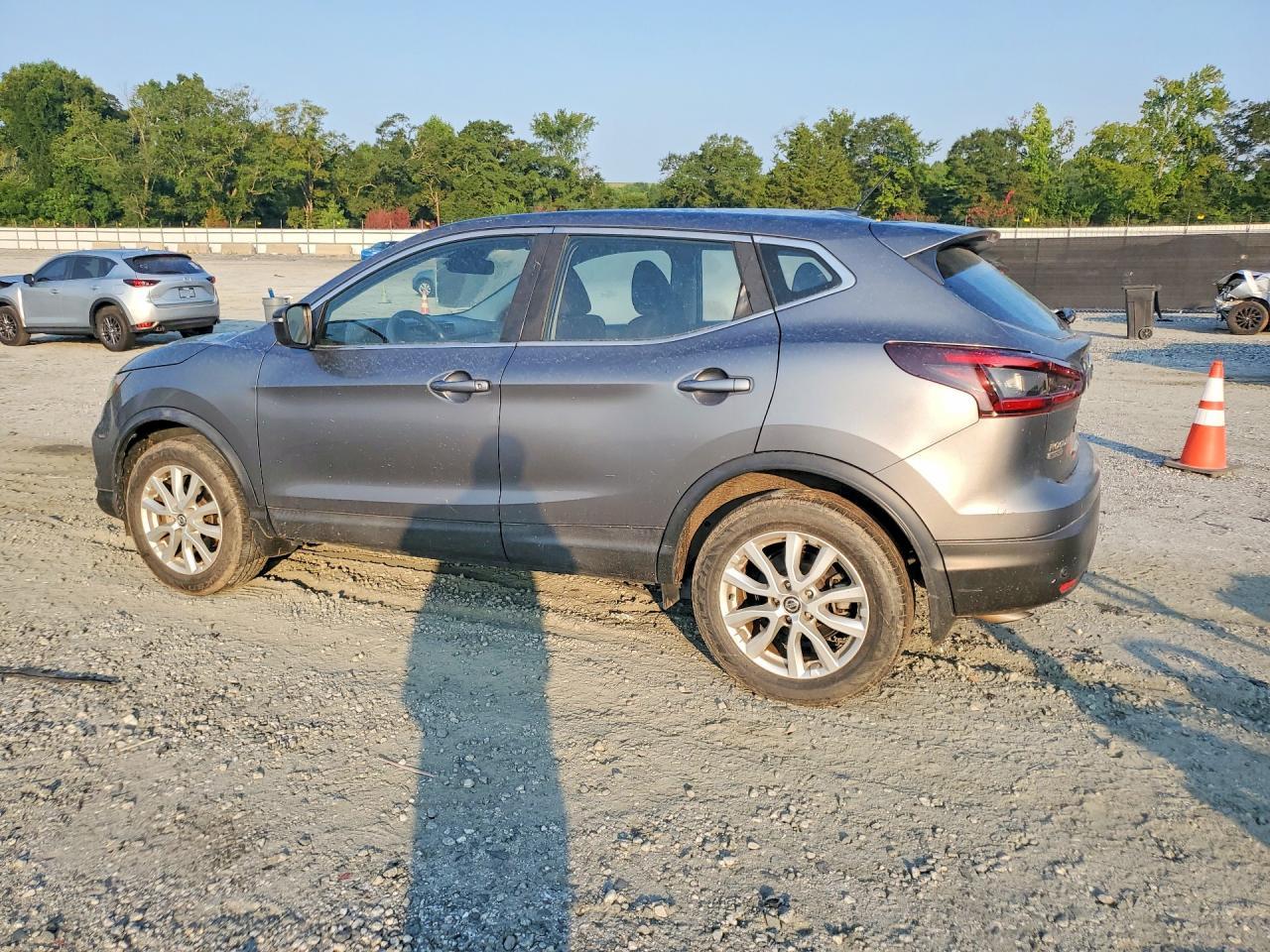 2020 Nissan Rogue Sport S - Image 2