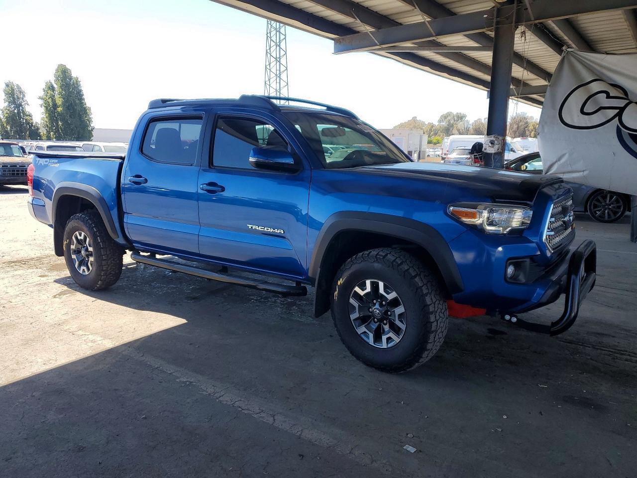 2017 Toyota Tacoma Trd Off-Road - Image 4