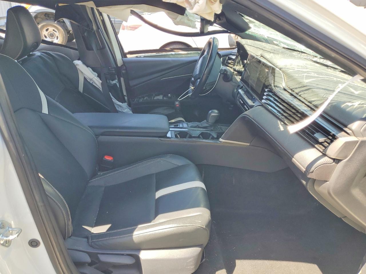 2025 Toyota Camry Se - Фото 7