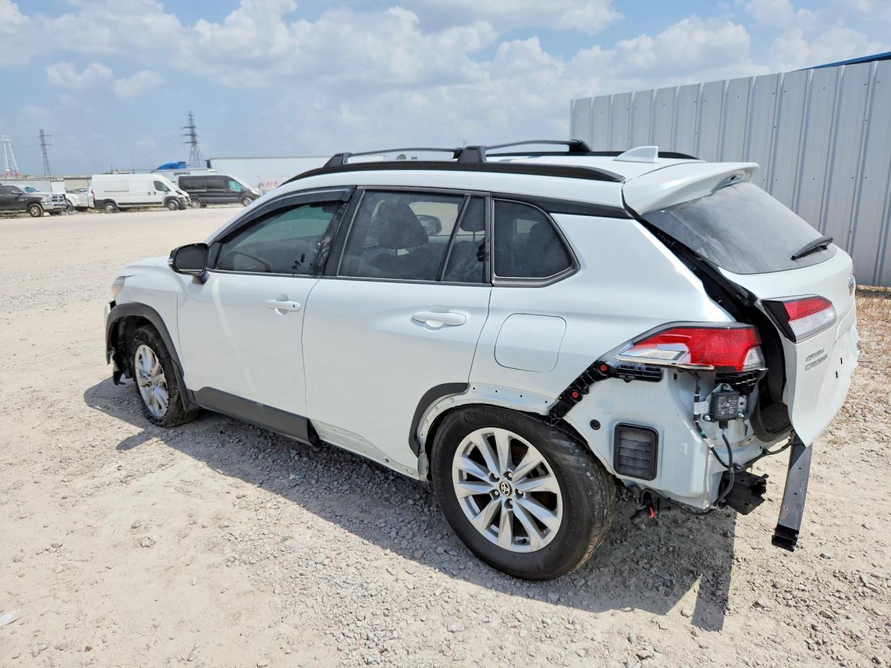 2023 Toyota Corolla Cross Le - Фото 2