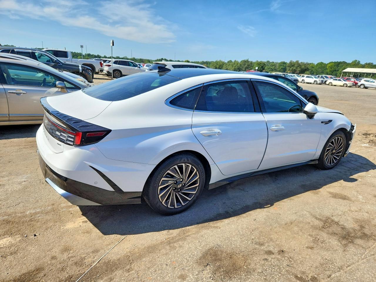 2025 Hyundai Sonata Hybrid Limited - Image 3