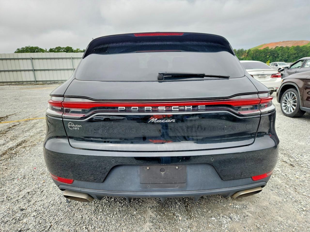 2020 Porsche Macan - Image 6