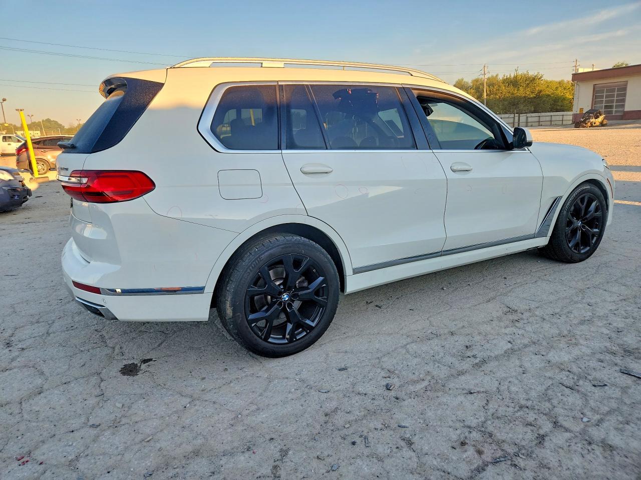 2022 BMW X7 xDrive40I - Фото 3
