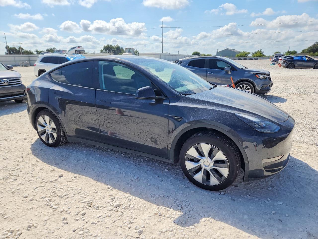 2024 Tesla Model Y - Фото 4