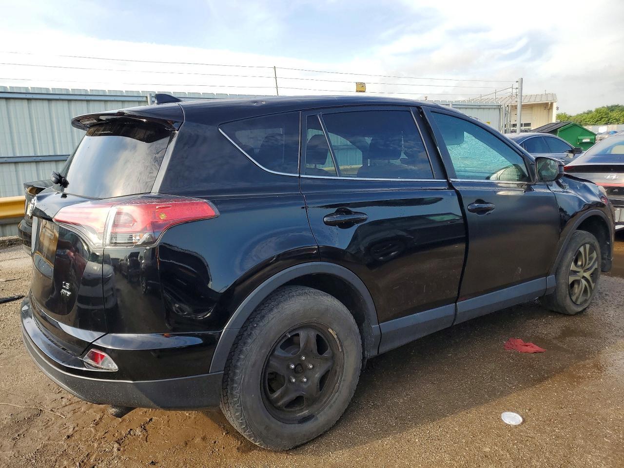 2018 Toyota Rav4 Le - Image 3