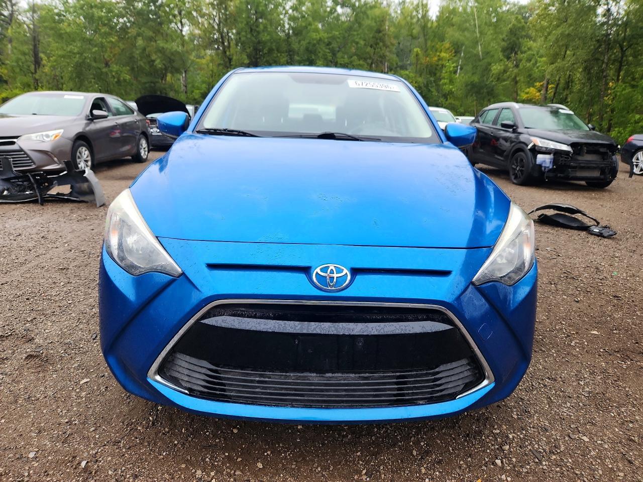 2016 Toyota Yaris 4D - Фото 5