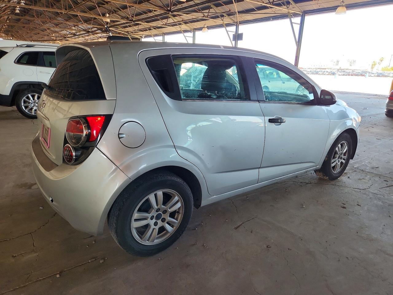2015 Chevrolet Sonic Lt - Фото 3