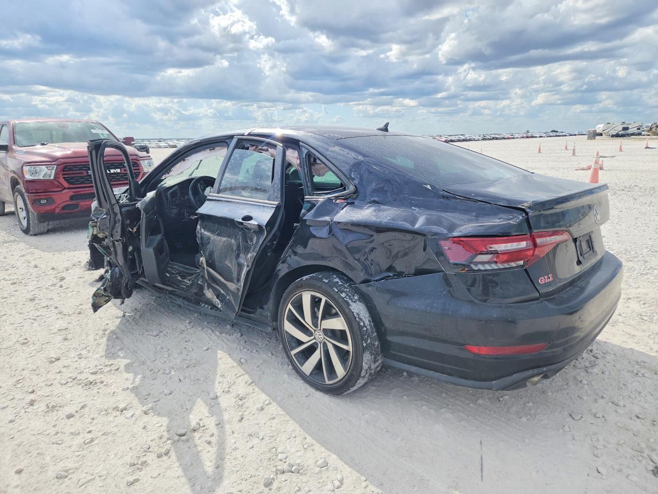 2019 Volkswagen Jetta Gli - Image 2