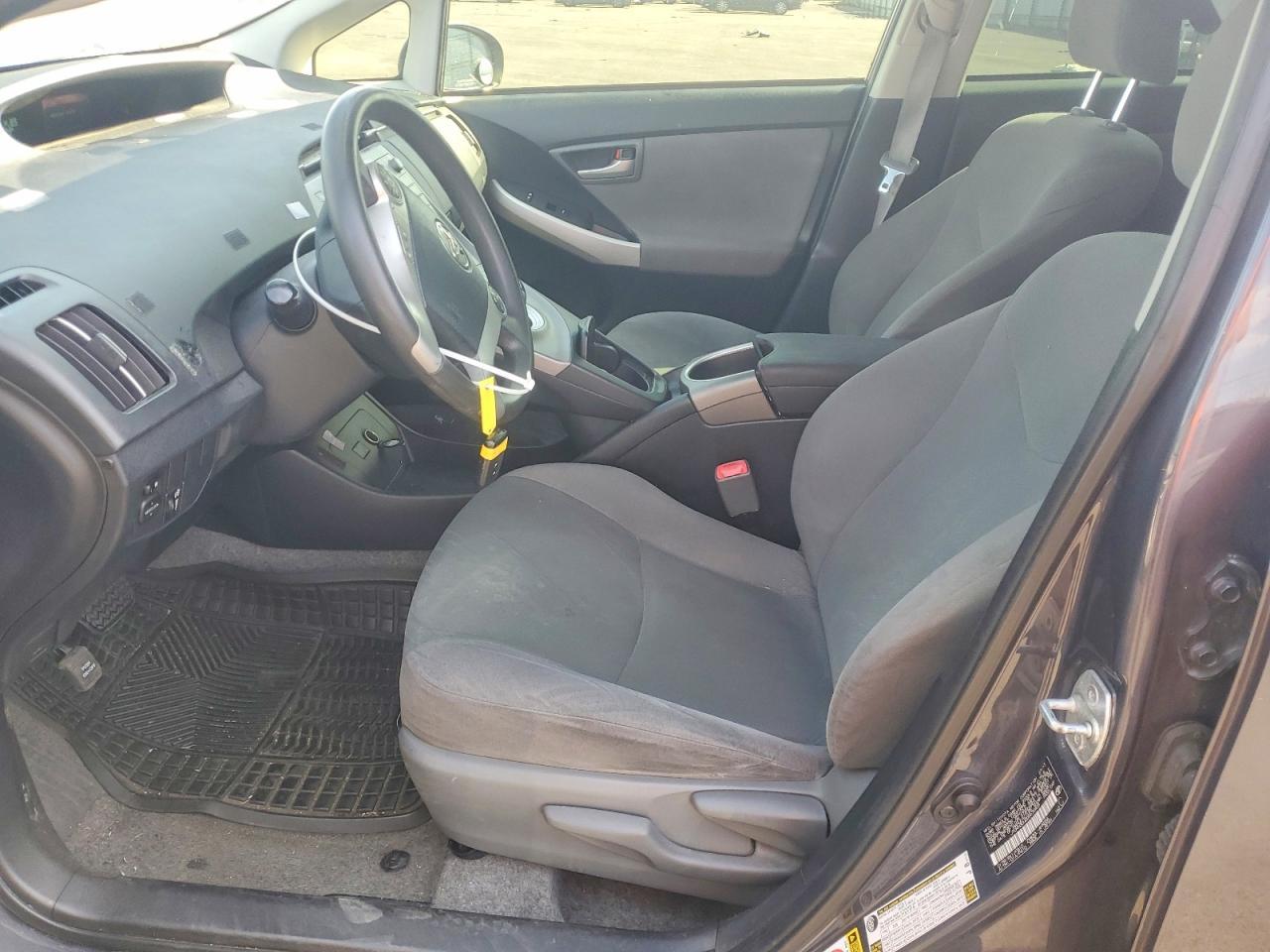 2013 Toyota Prius Two - Фото 7