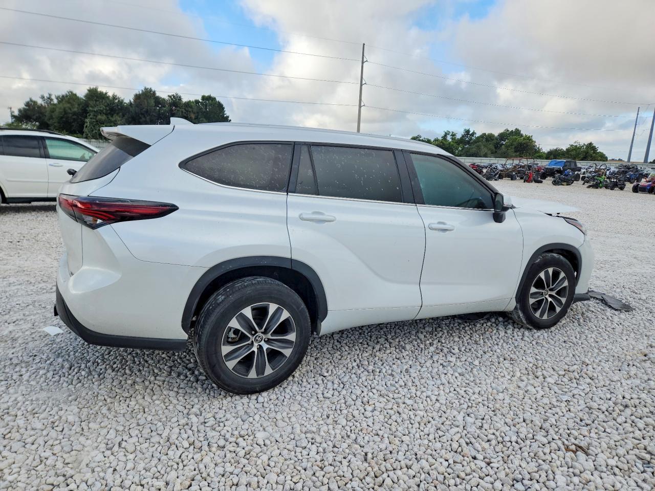 2024 Toyota Highlander Xle - Image 3