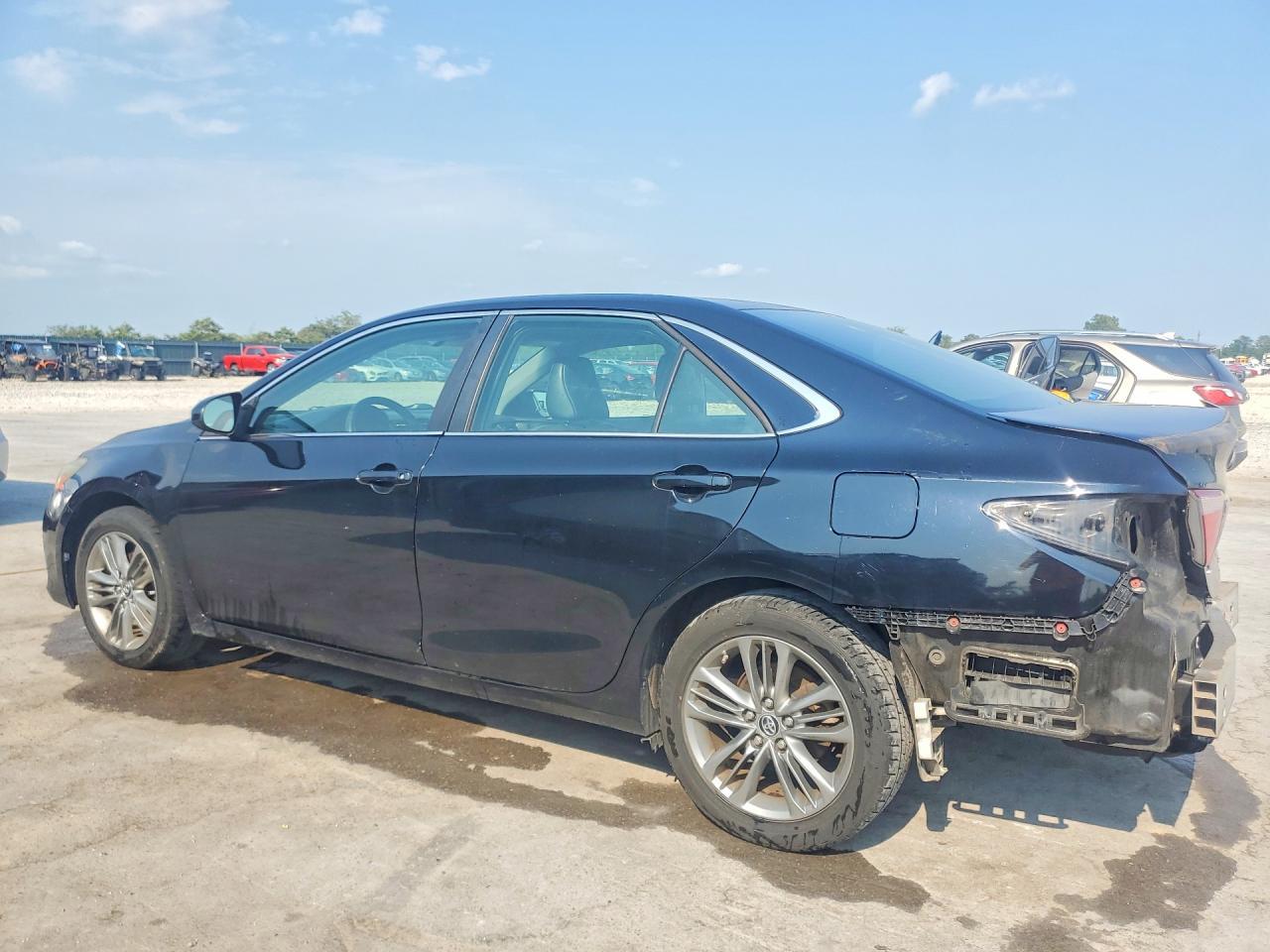 2015 Toyota Camry Se - Image 2