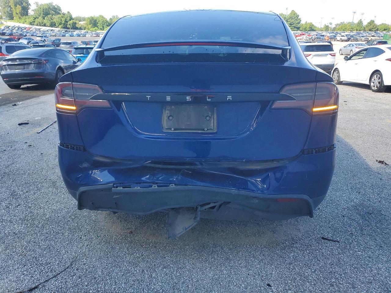 2023 Tesla Model X - Image 6