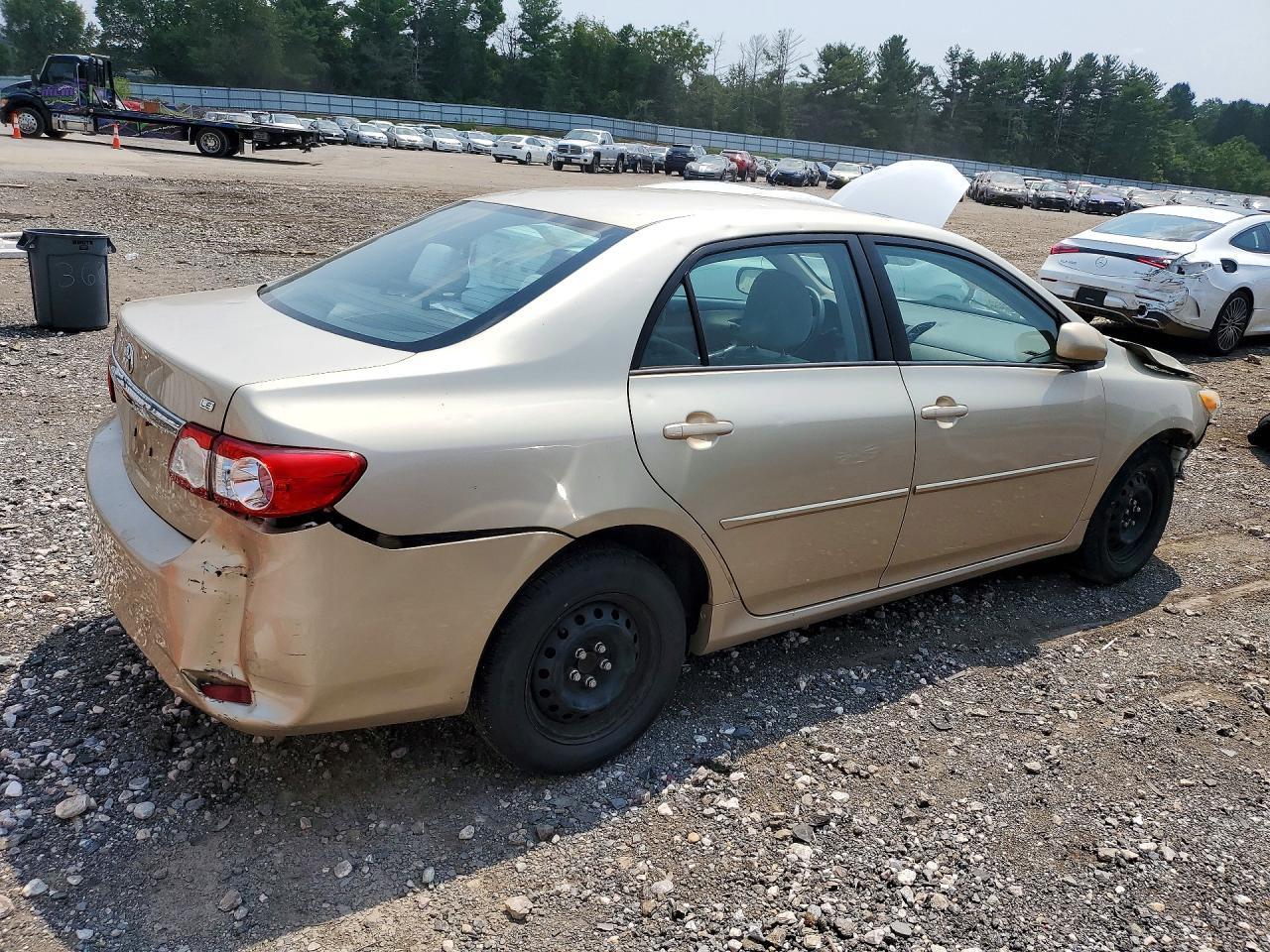2011 Toyota Corolla Le - Image 3