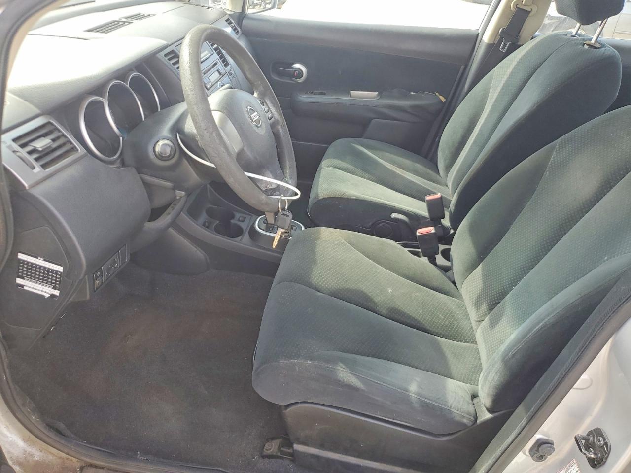 2010 Nissan Versa 1.8 S - Image 7