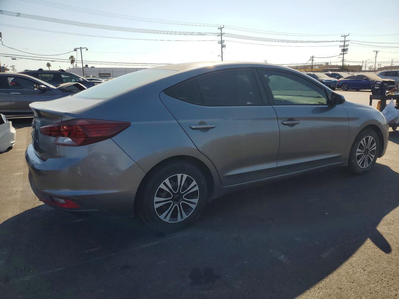 2019 Hyundai Elantra Se - Image 3