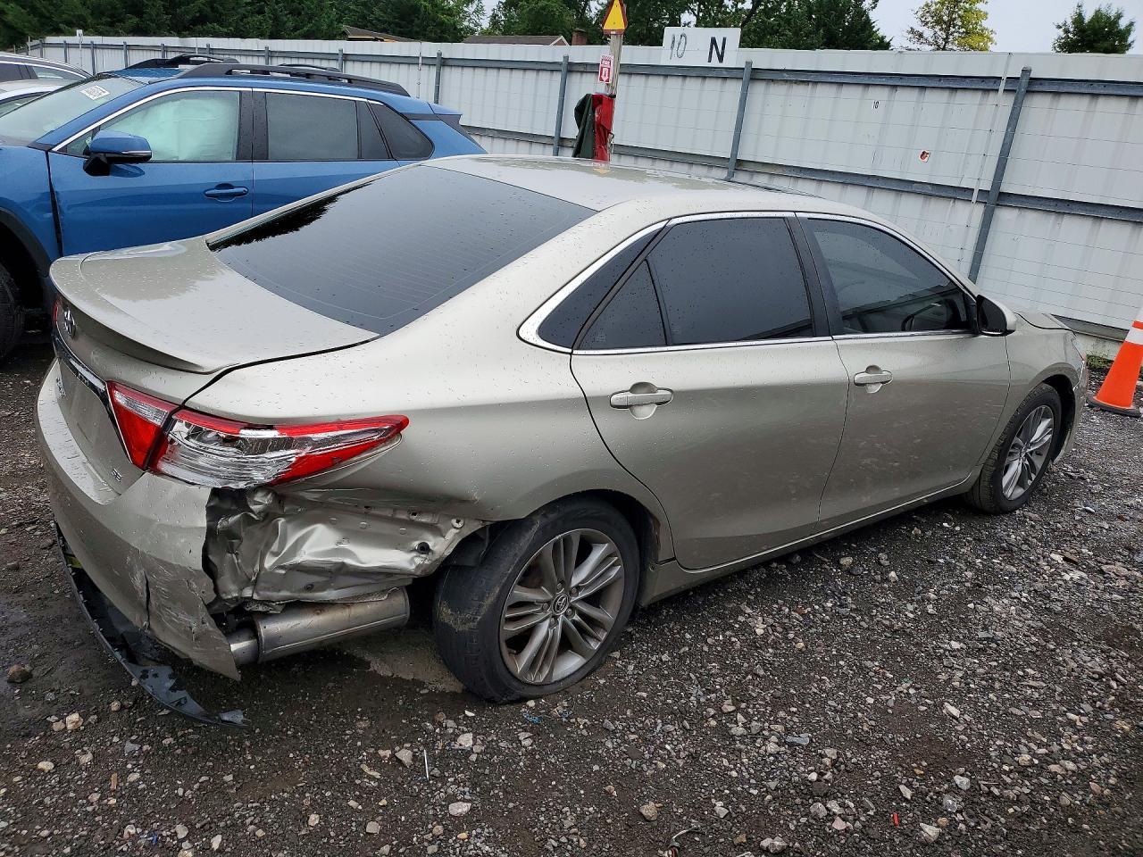 2015 Toyota Camry Se - Image 3