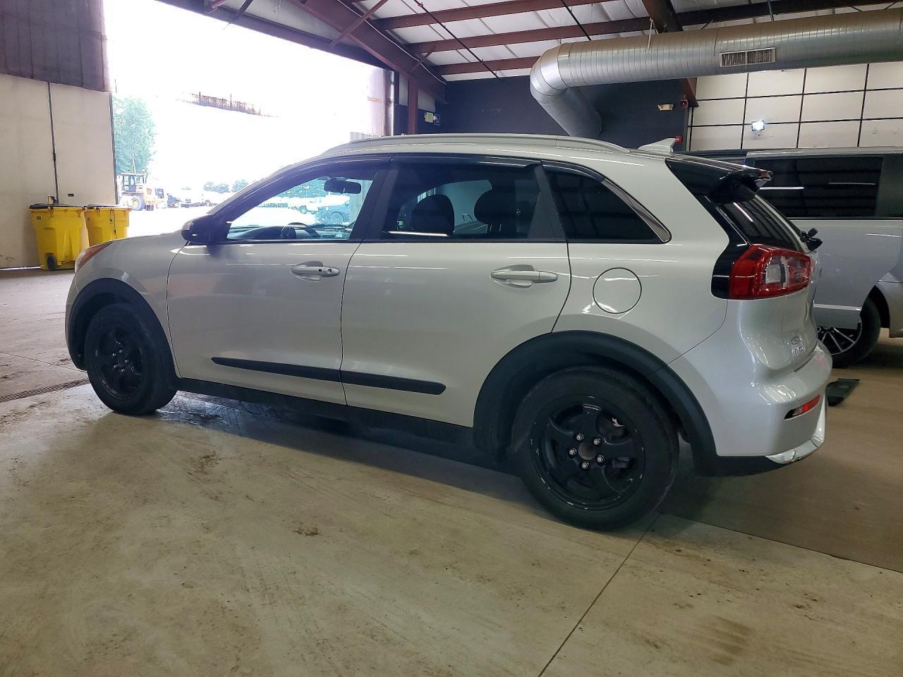 2018 Kia Niro Lx - Image 2