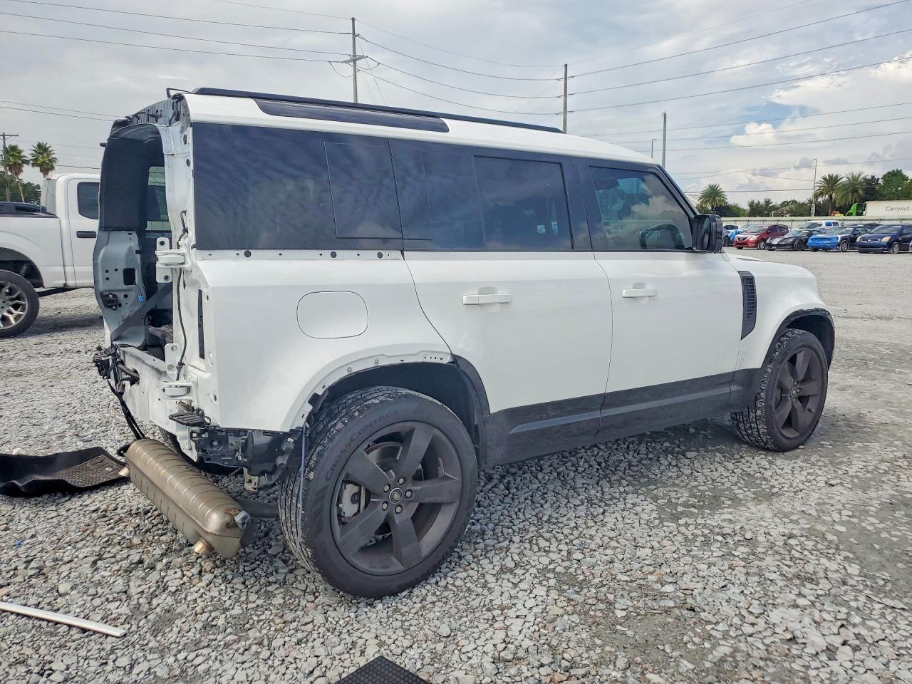 2025 Land Rover Defender 110 X-Dynamic Se - Image 3