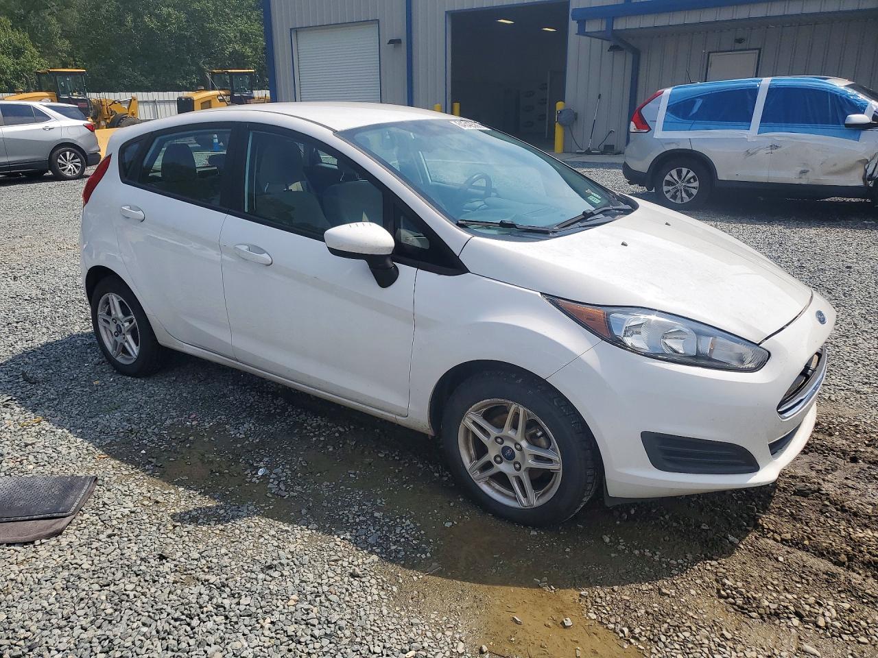 2018 Ford Fiesta Se - Фото 4