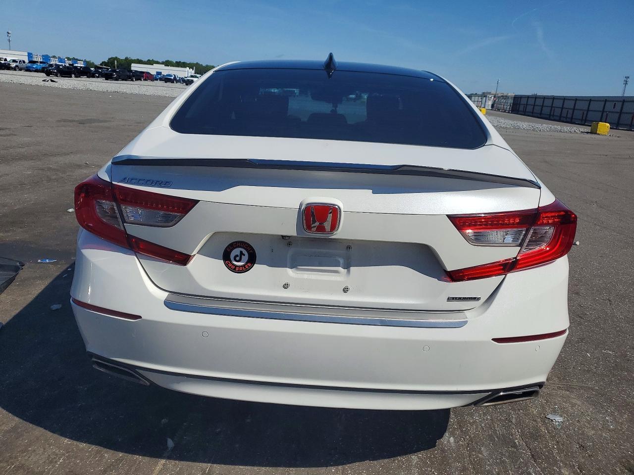 2018 Honda Accord Touring - Image 6
