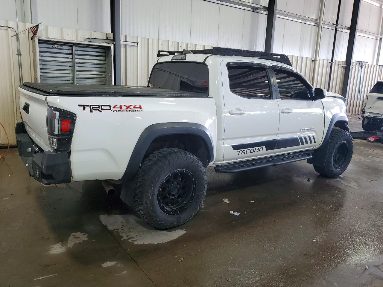 2017 Toyota Tacoma Trd Off-Road - Image 3