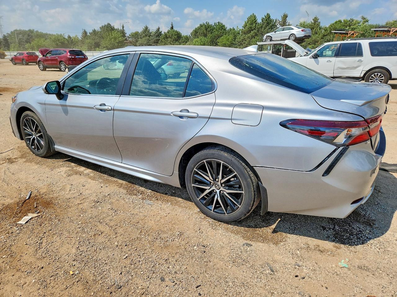 2024 Toyota Camry Se - Image 2