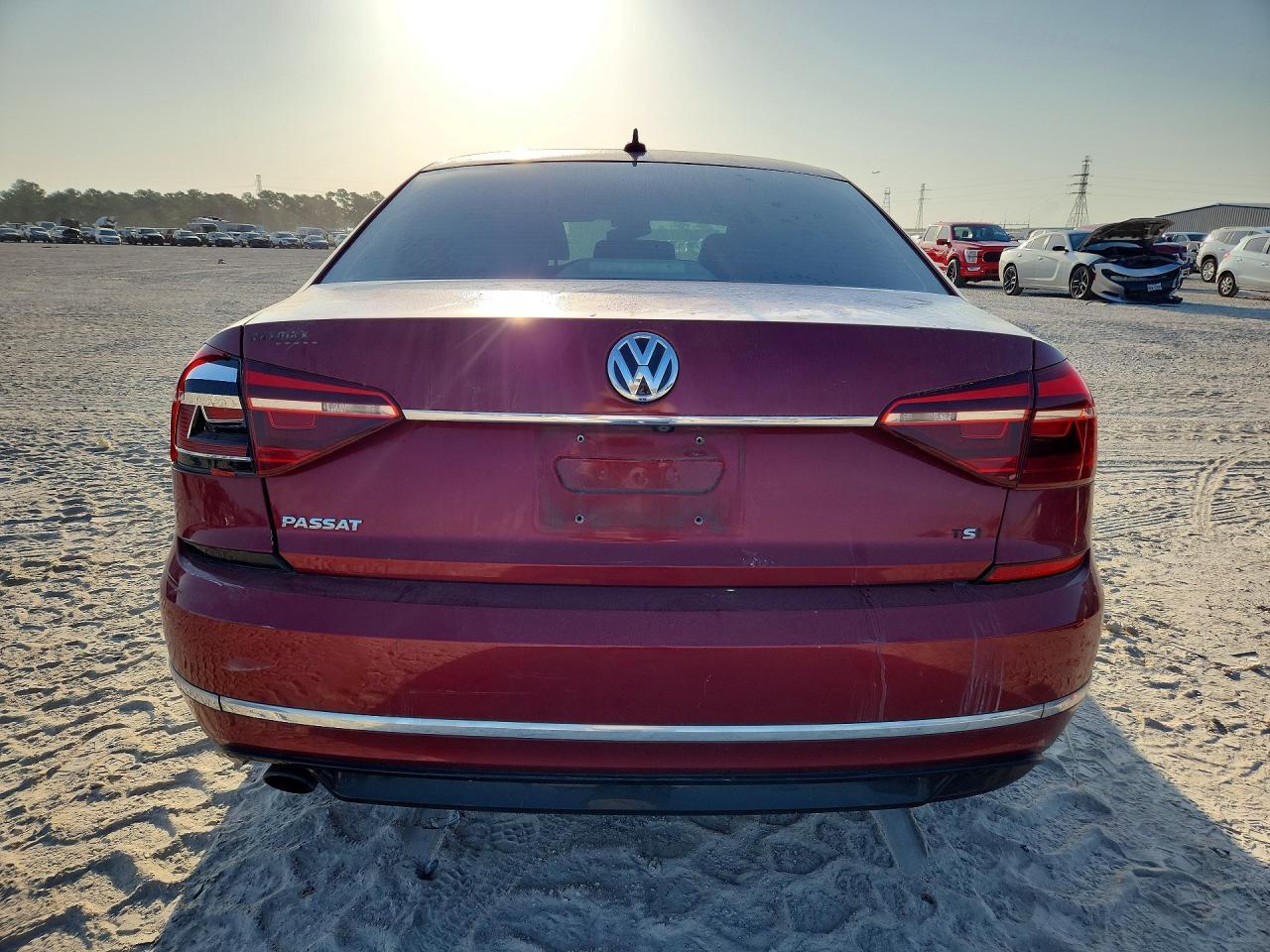 2017 Volkswagen Passat R-Line - Фото 6