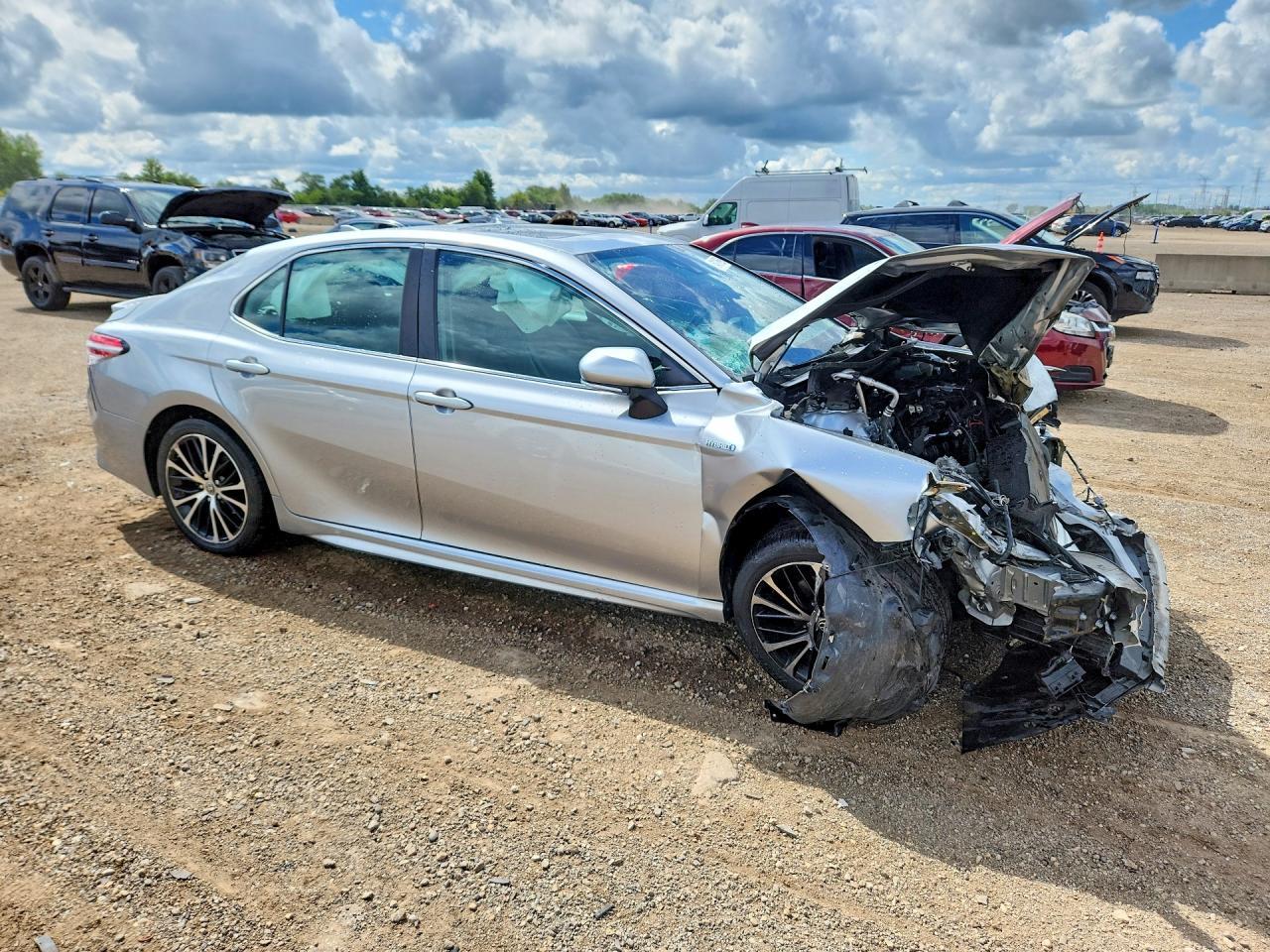 2020 Toyota Camry Se - Фото 4