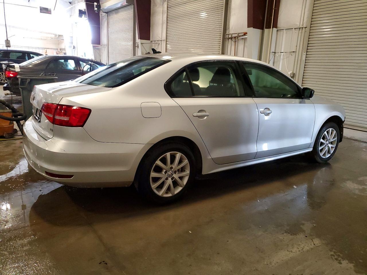 2015 Volkswagen Jetta Se - Image 3
