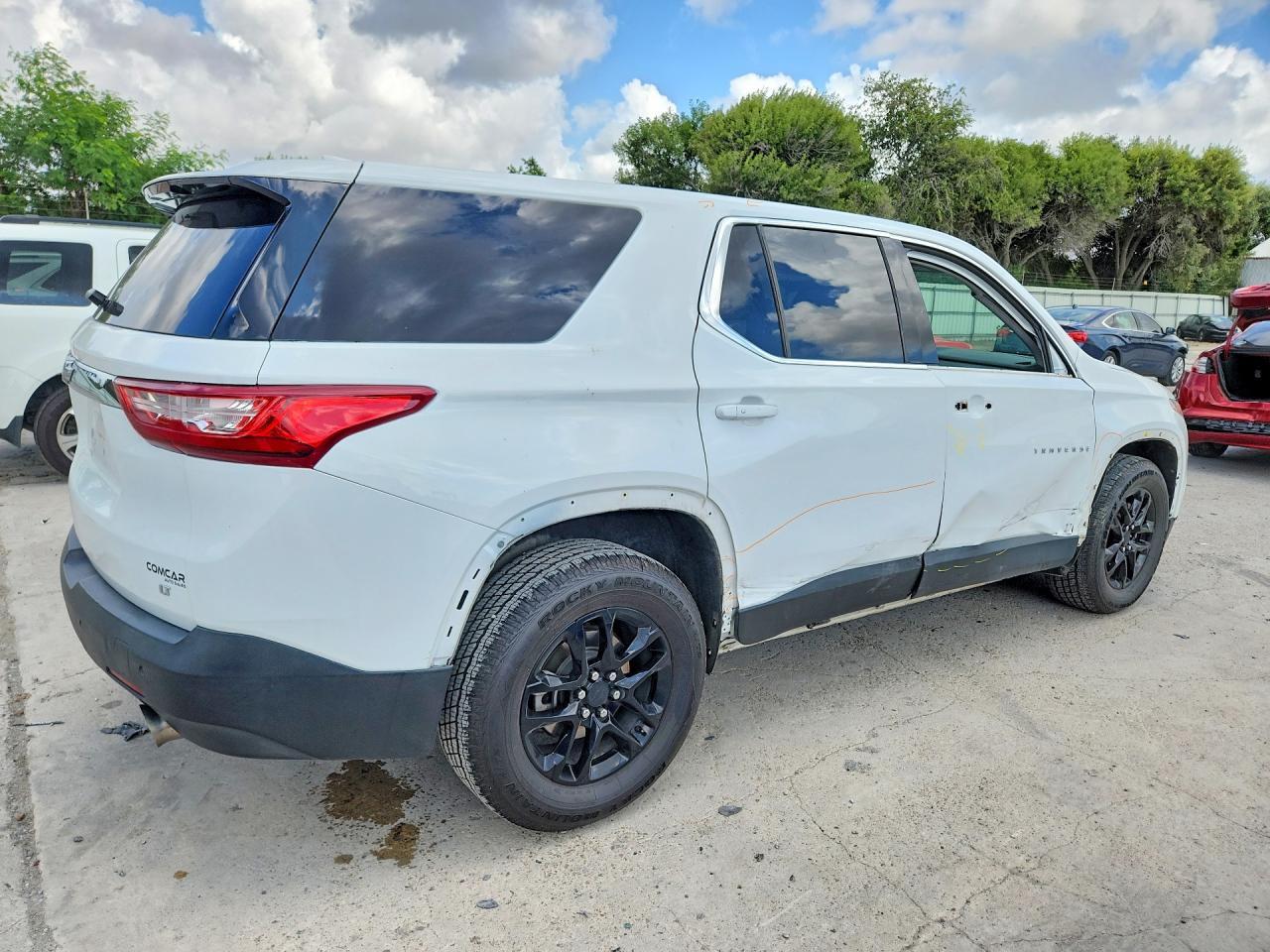 2020 Chevrolet Traverse Ls - Фото 3