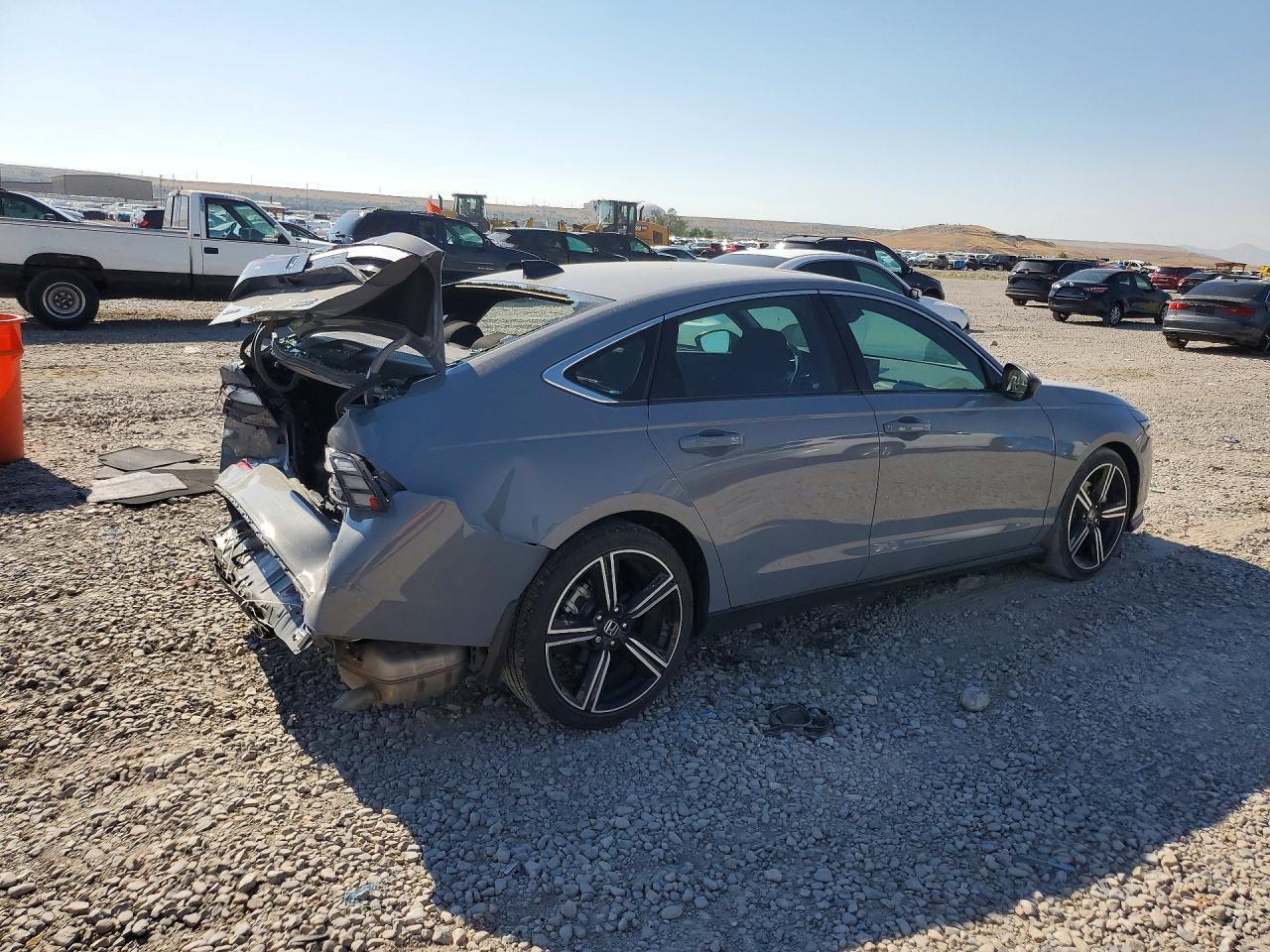 2023 Honda Accord Hybrid Sport - Image 3