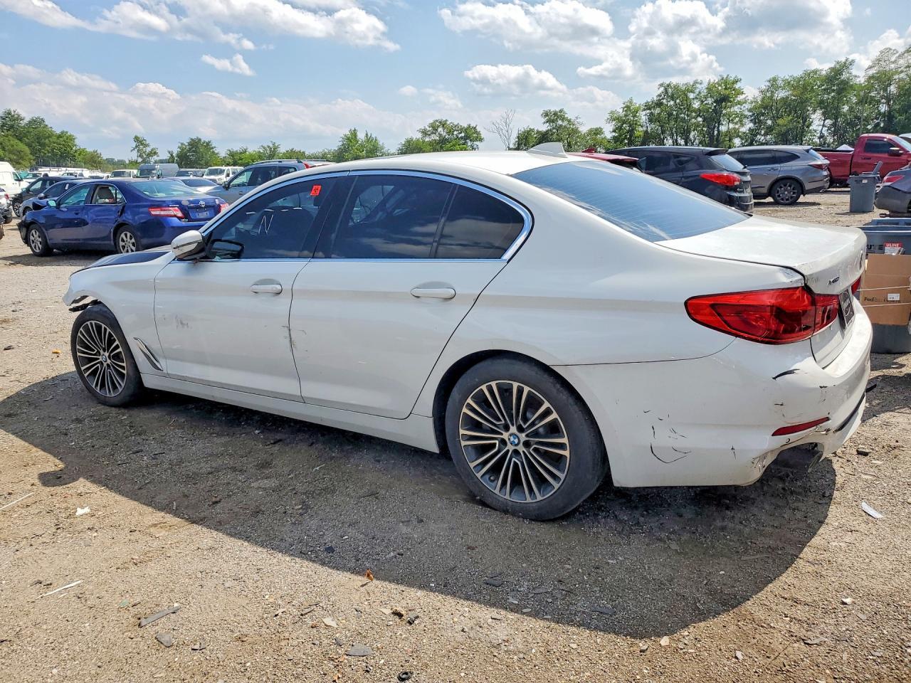 2019 BMW 530 Xi - Фото 2