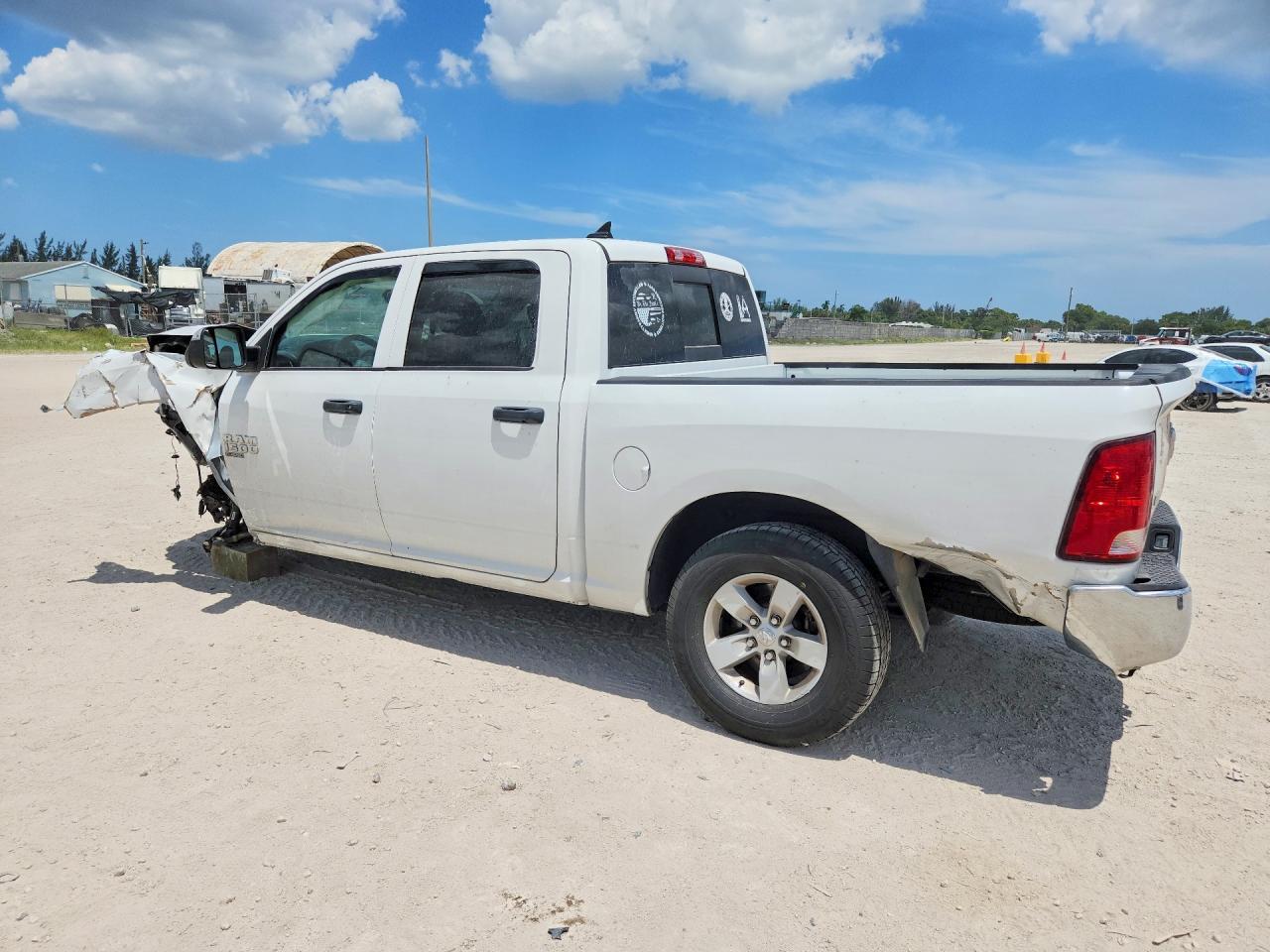 2023 Ram 1500 Classic Slt - Фото 2