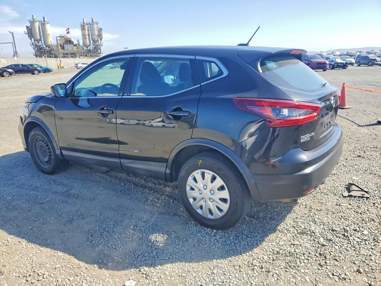 2020 Nissan Rogue Sport S - Фото 2