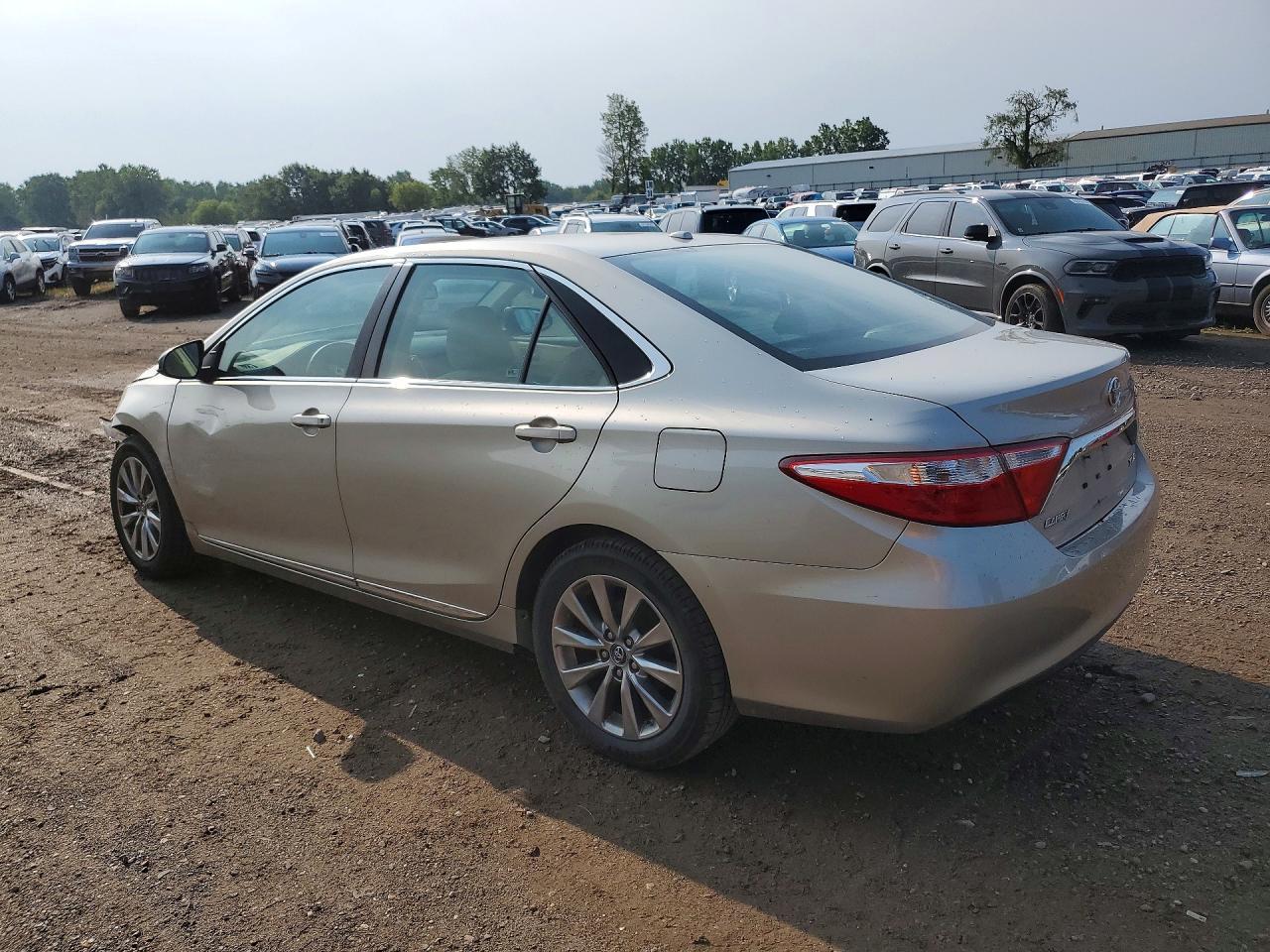 2017 Toyota Camry Xle - Image 2