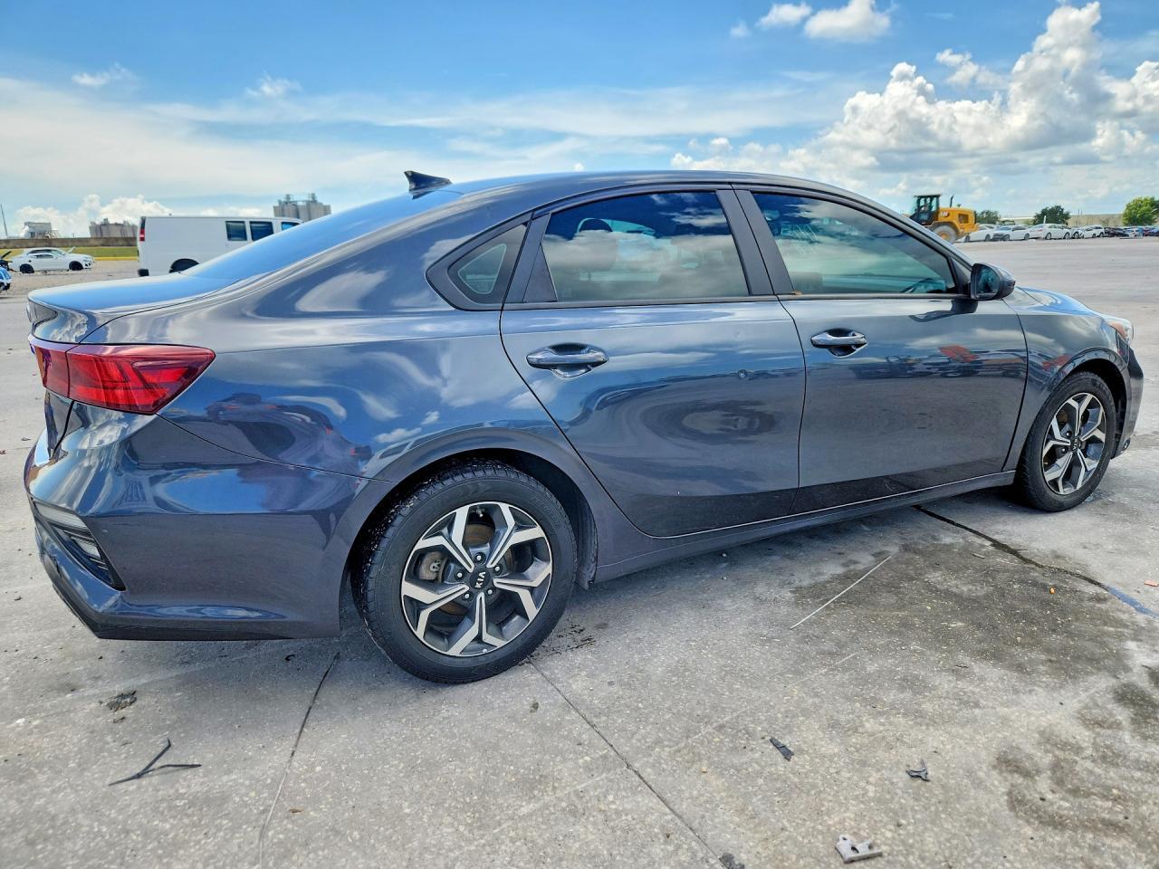 2021 Kia Forte Lxs - Image 3