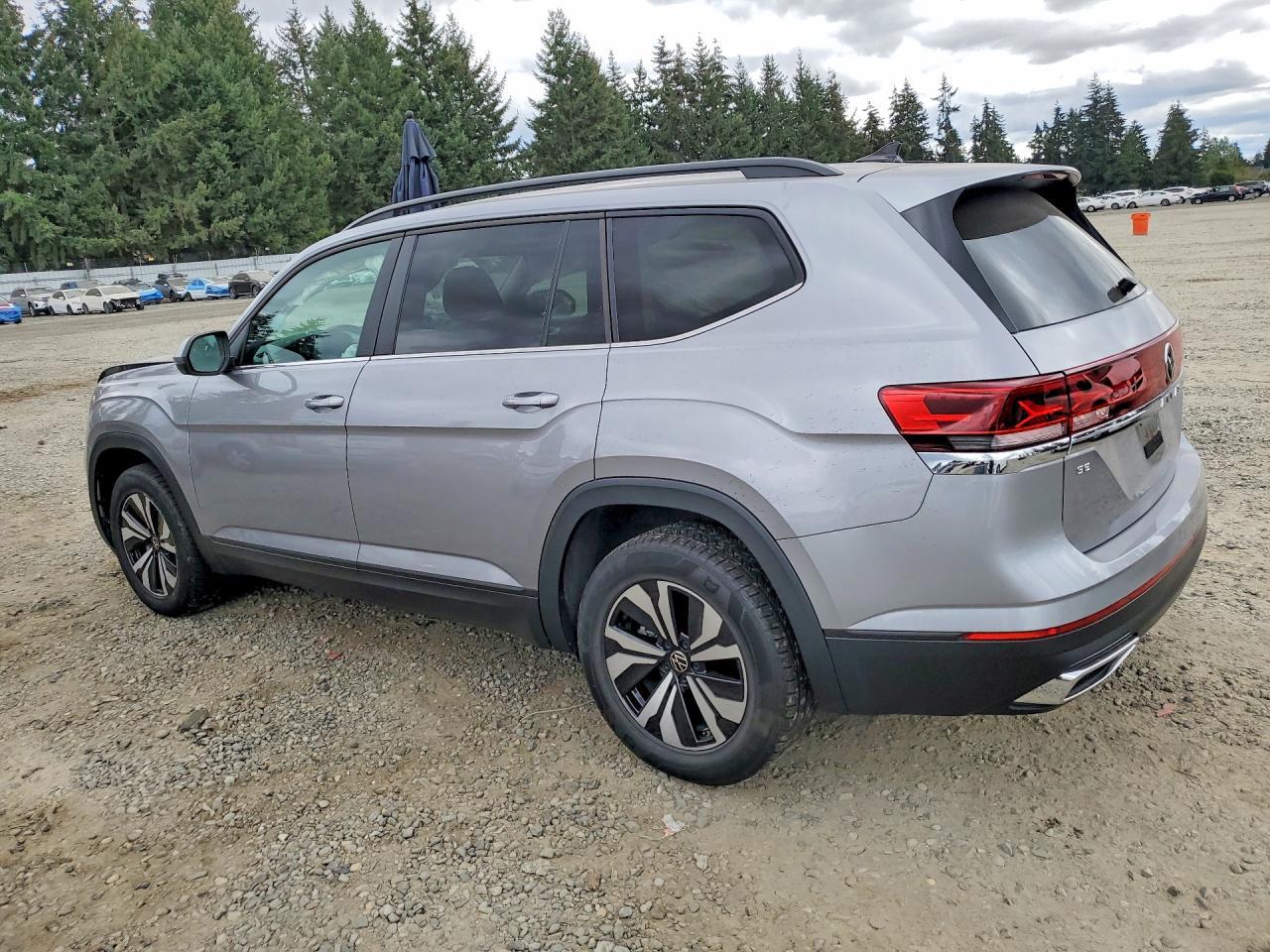 2024 Volkswagen Atlas Se - Image 2