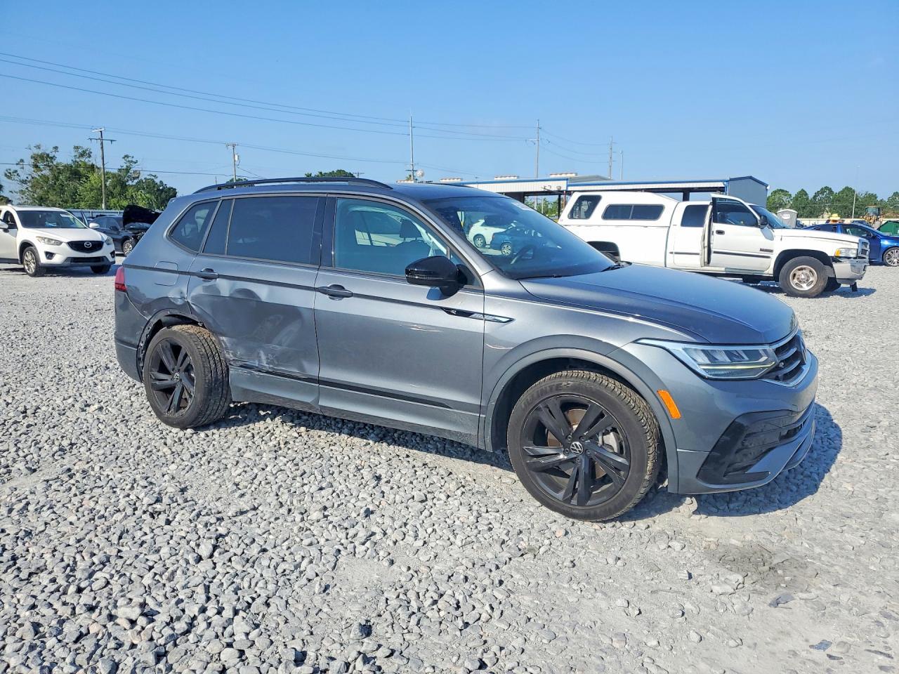 2023 Volkswagen Tiguan Se R-Line Black - Image 4