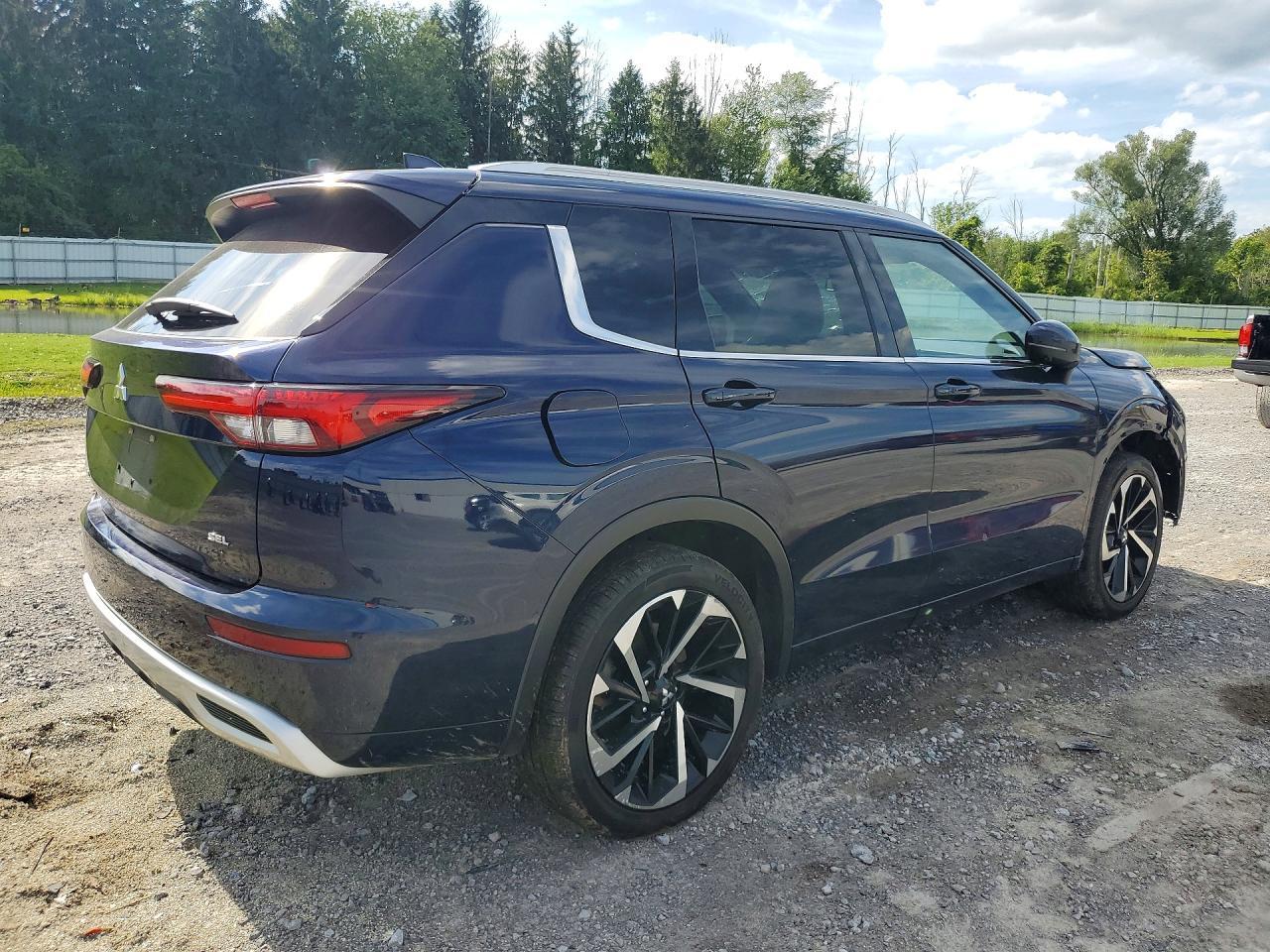 2022 Mitsubishi Outlander Sel - Image 3