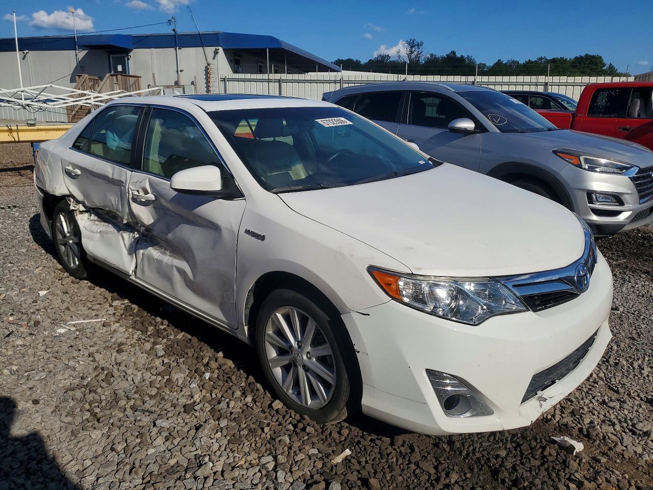 2013 Toyota Camry Hybrid Xle - Image 4