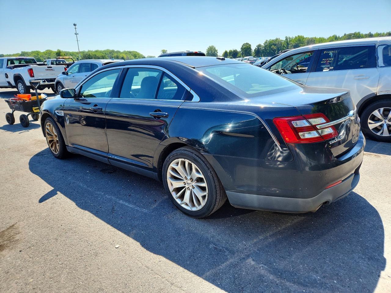 2015 Ford Taurus Limited - Фото 2
