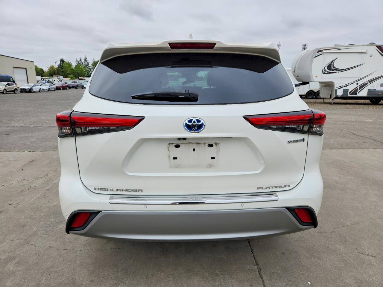 2021 Toyota Highlander Hybrid Platinum - Image 6