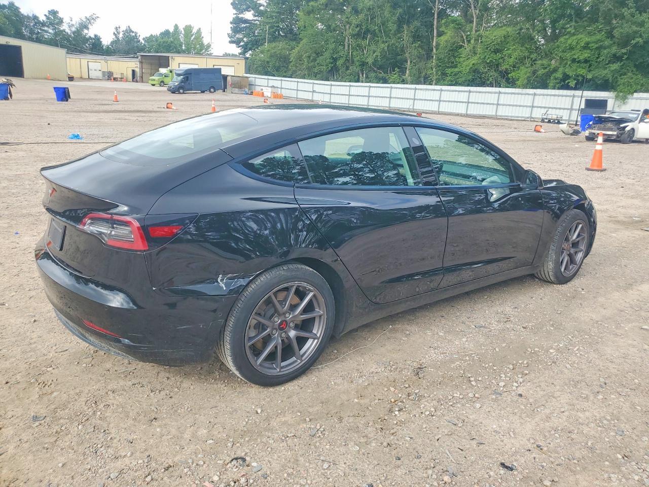 2021 Tesla Model 3 - Фото 3