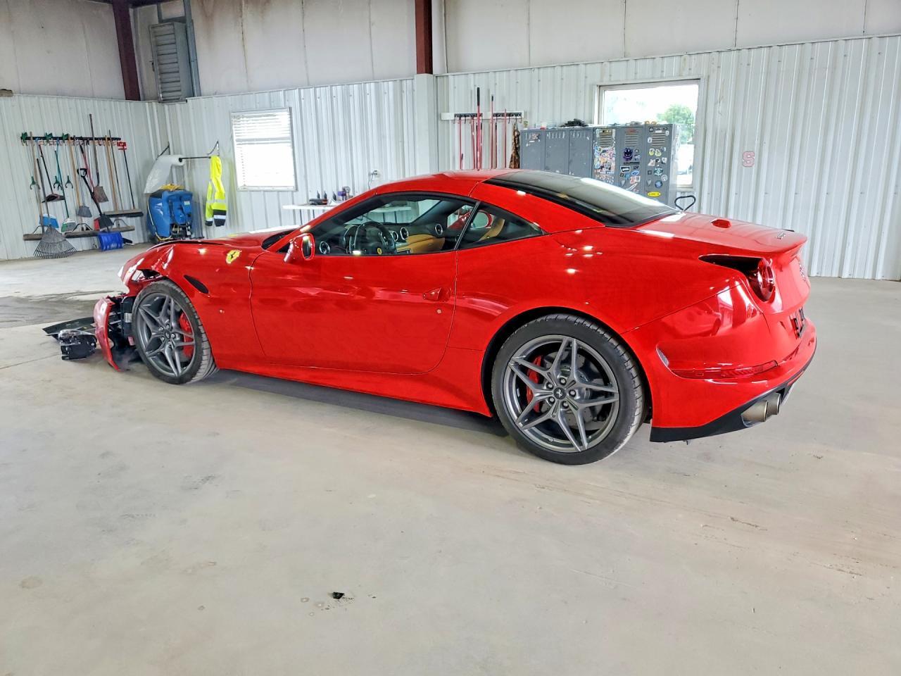 2017 Ferrari California T - Фото 2