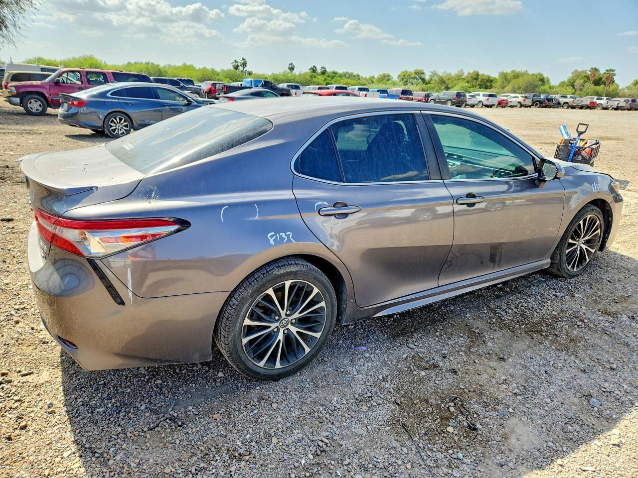 2018 Toyota Camry Se - Фото 3