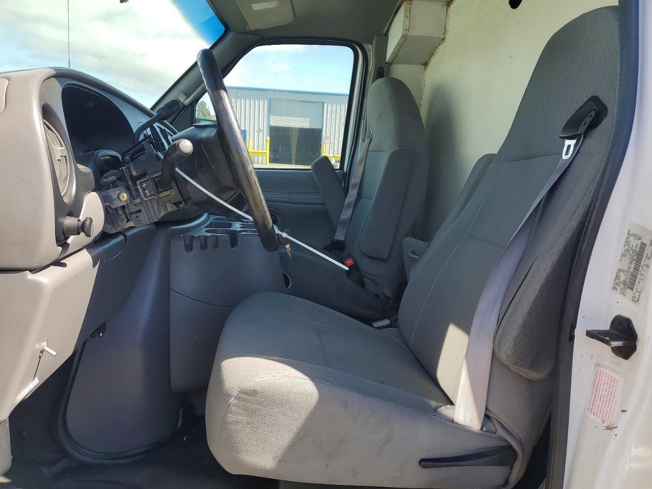 2001 Ford E250 Refrigerated Delivery Van - Фото 7