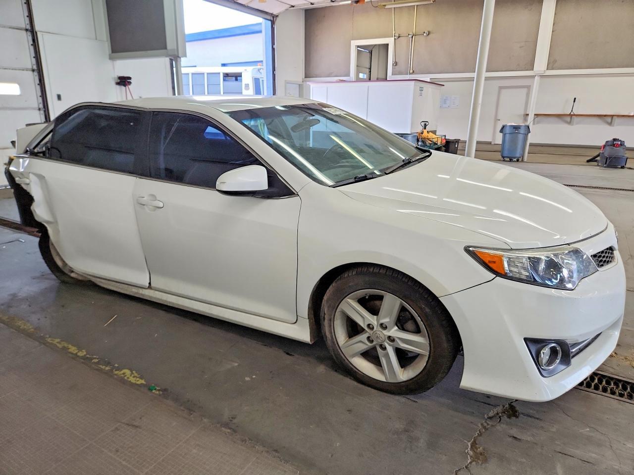 2013 Toyota Camry Se - Image 4
