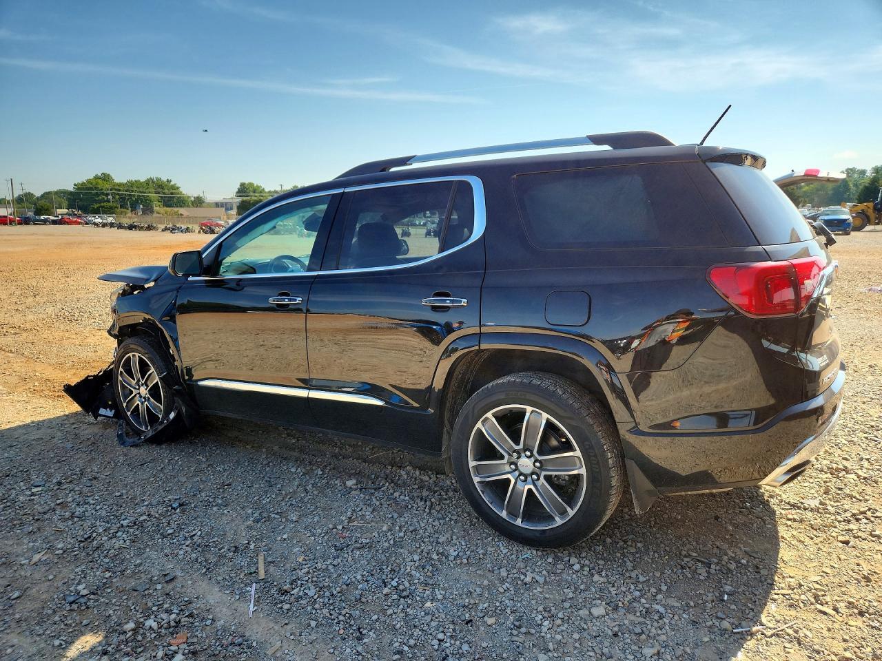 2017 GMC Acadia Denali - Фото 2