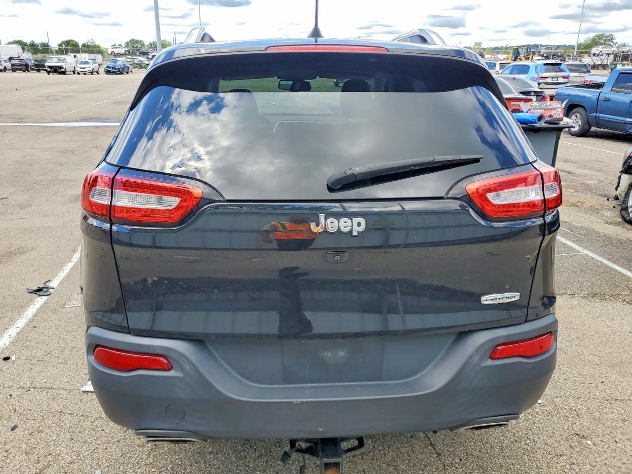 2016 Jeep Cherokee Latitude - Image 6