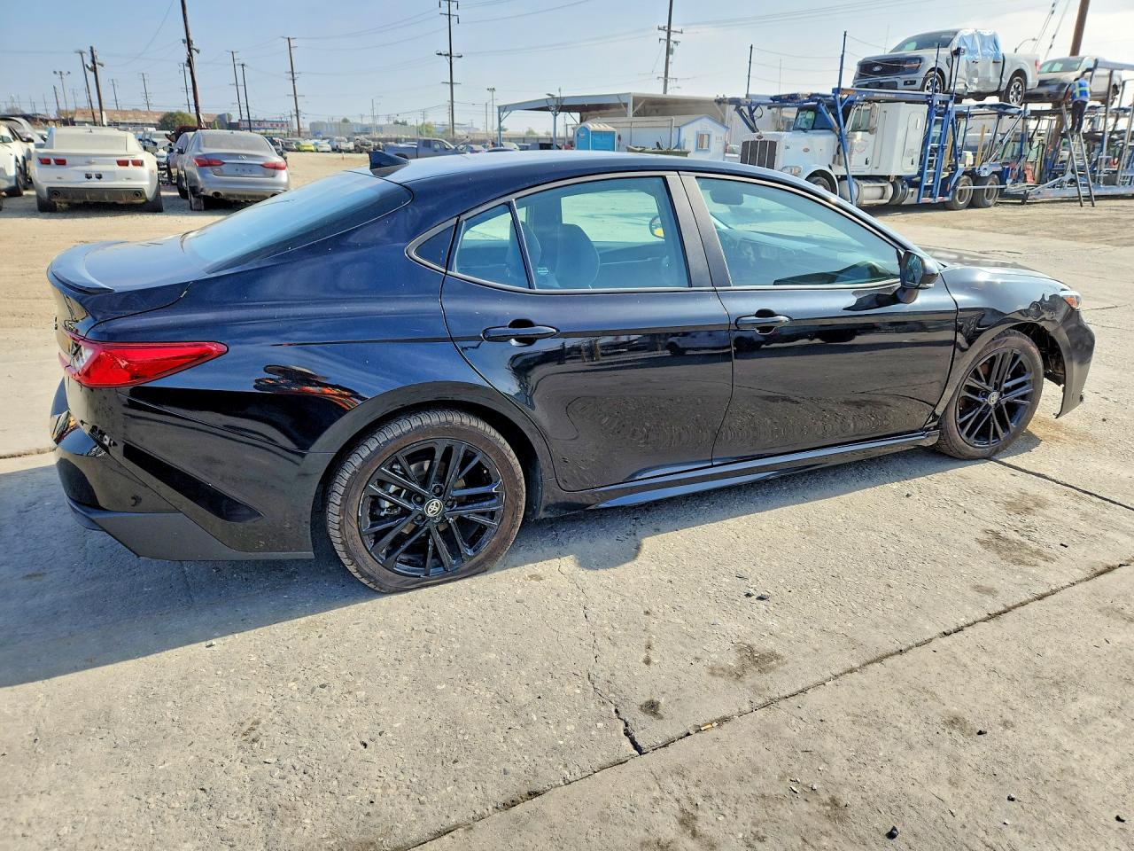 2025 Toyota Camry Se - Image 3